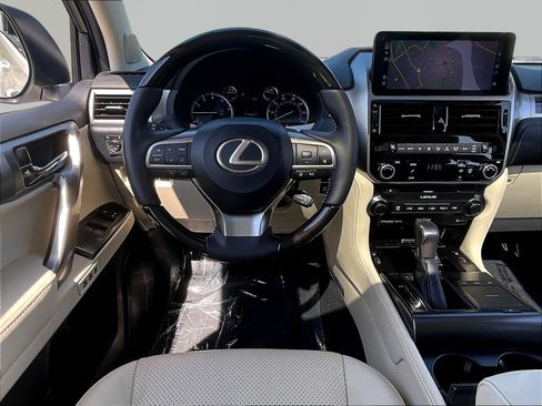 Used 2023 Lexus GX 460 Luxury w/ Sport Design Package AWD/4WD image 8