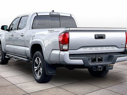 Used 2017 Toyota Tacoma TRD Sport w/ Tow Package RWD image 2