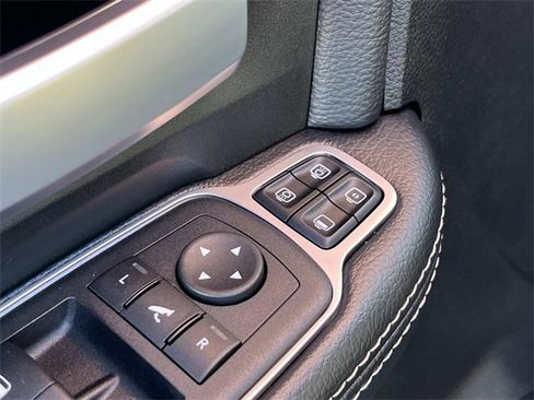 Used 2024 RAM 3500 Big Horn w/ Sport Appearance Package image 31