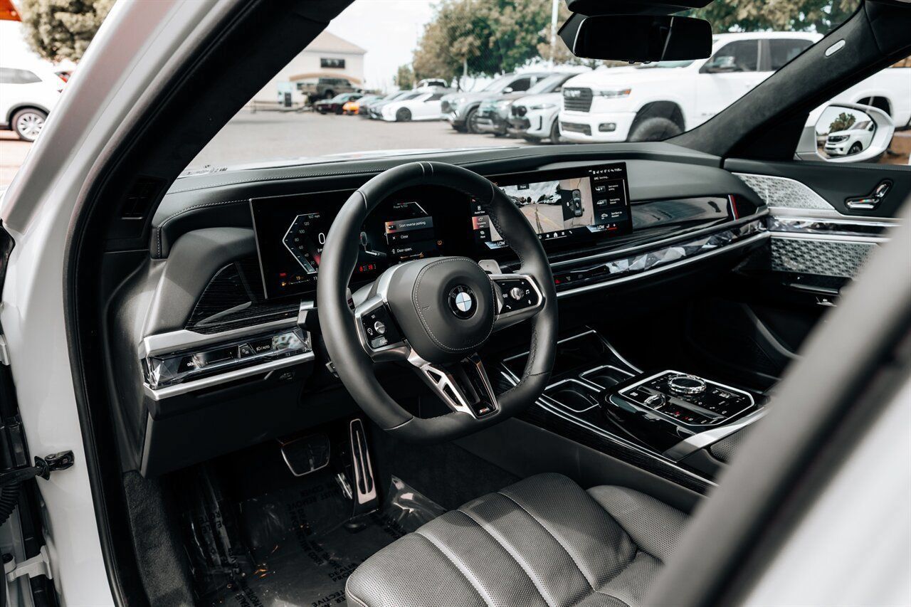 Used 2025 BMW 760i xDrive AWD/4WD image 19