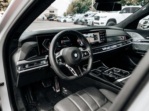 Used 2025 BMW 760i xDrive AWD/4WD image 19
