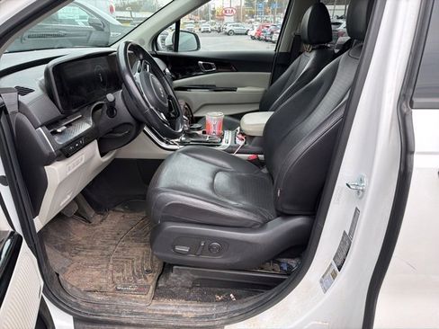 Used 2023 Kia Carnival SX Prestige image 3