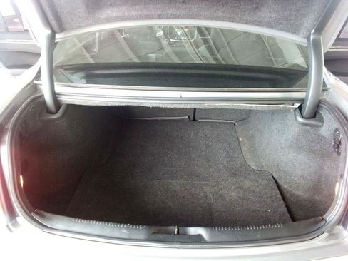Used 2019 Chrysler 300 Touring w/ Chrome Appearance Package RWD image 17