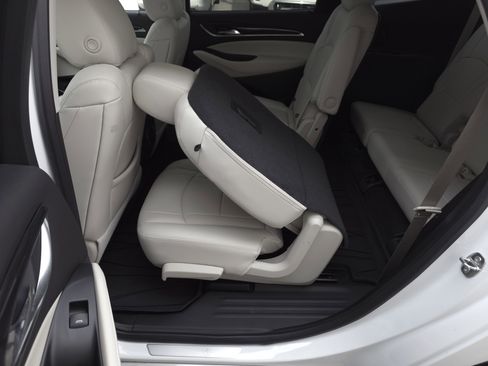 Used 2023 Buick Enclave Essence image 29