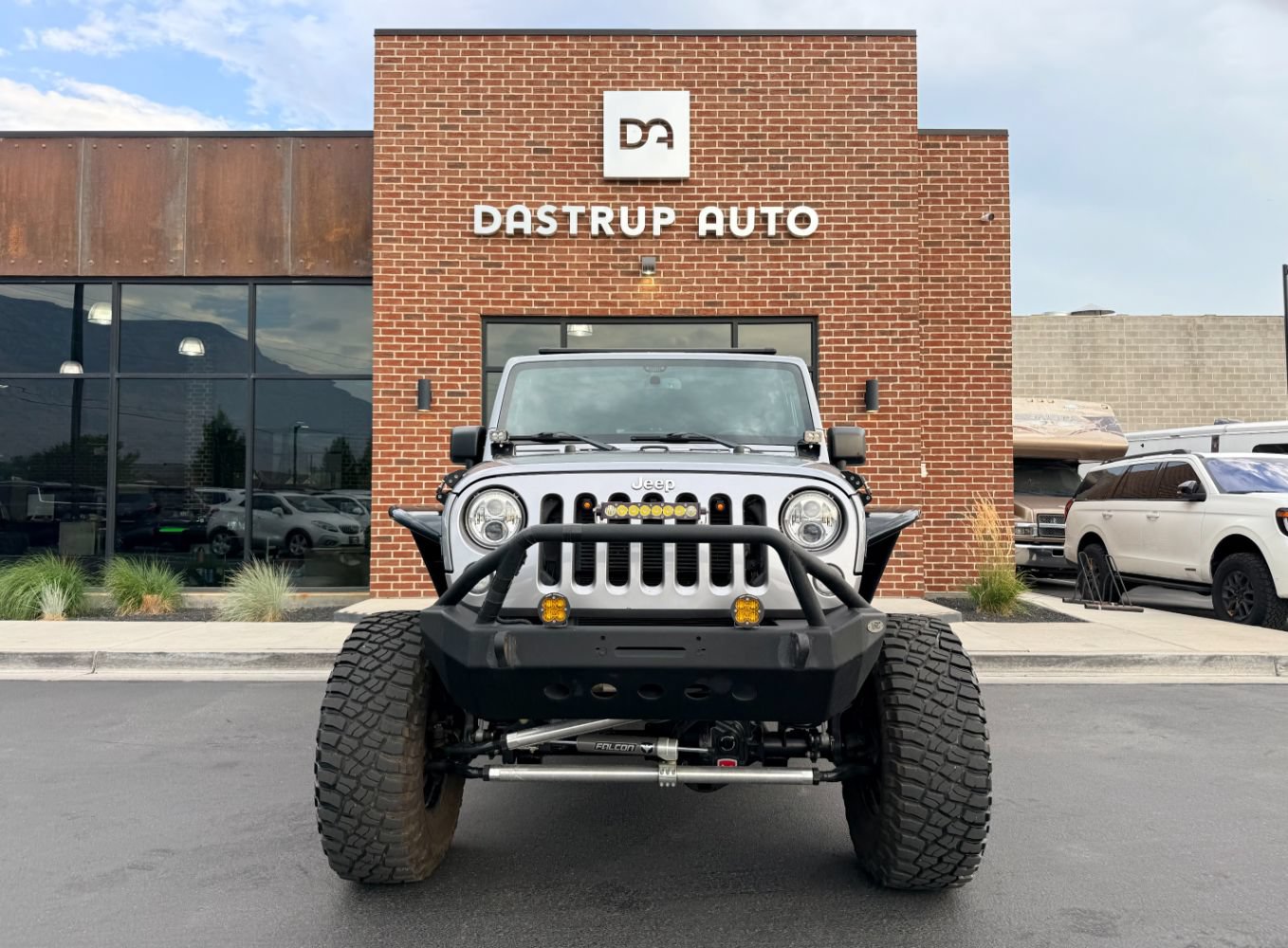 Used 2013 Jeep Wrangler Unlimited Rubicon w/ Connectivity Group AWD/4WD image 2