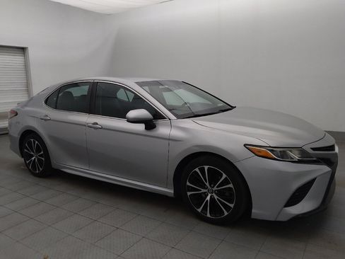 Used 2018 Toyota Camry SE FWD image 11