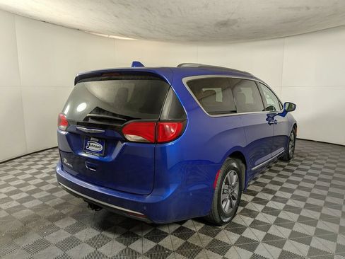 Used 2020 Chrysler Pacifica Touring-L Plus FWD image 6