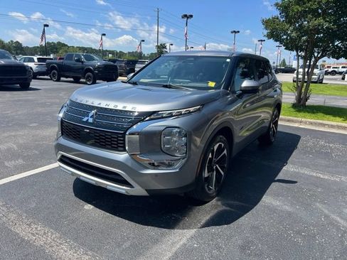 Used 2024 Mitsubishi Outlander SE FWD image 3