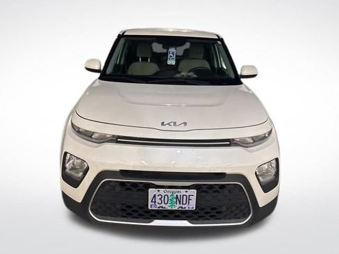 Used 2022 Kia Soul LX image 2