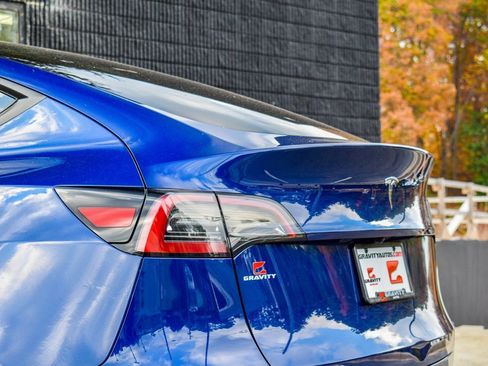 Used 2024 Tesla Model Y Long Range image 11