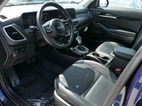 Used 2024 Kia Seltos EX image 11