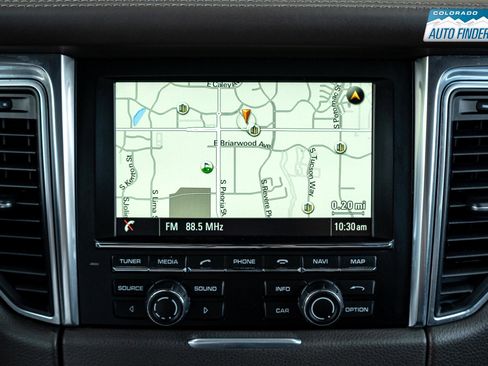 Used 2015 Porsche Macan Turbo image 16