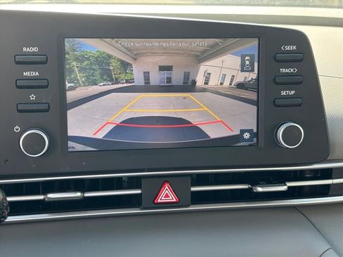 Used 2023 Hyundai Elantra SE w/ Preferred Accessory Package FWD image 6