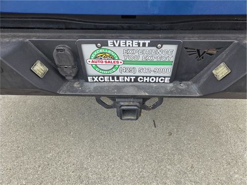 Used 2018 Toyota Tacoma TRD Off-Road w/ Technology Package image 32