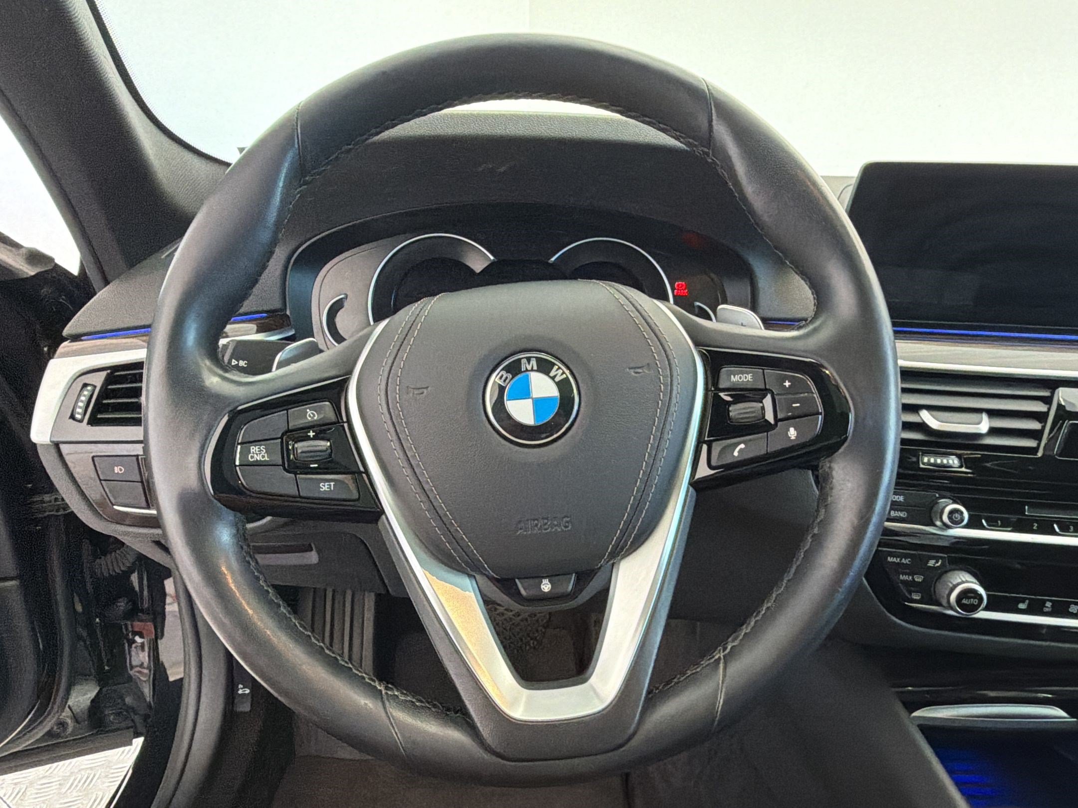 Used 2018 BMW 530e xDrive AWD/4WD image 11