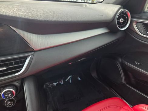 Used 2025 Alfa Romeo Giulia AWD w/ Veloce Package AWD image 29