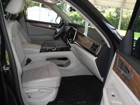 Used 2024 Volkswagen Atlas SE FWD image 21