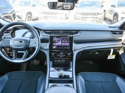 New 2025 Jeep Grand Cherokee Altitude image 24