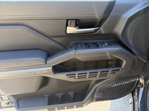 Used 2024 Toyota Tacoma TRD Off-Road w/ TRD Off Road Premium Package AWD/4WD image 20