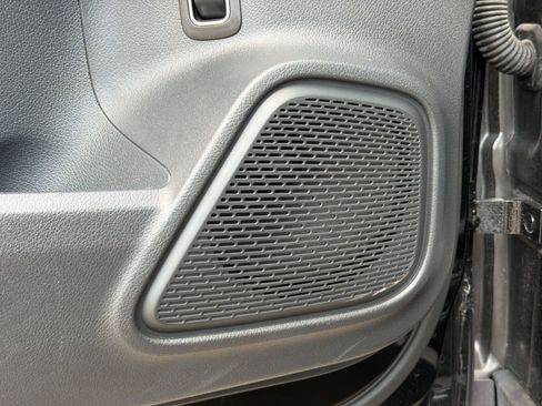Used 2025 Mercedes-Benz GLB 250 image 29