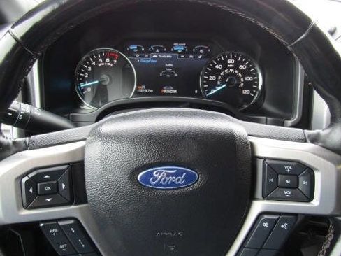 Used 2019 Ford F150 Platinum w/ Equipment Group 701A Luxury image 9