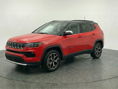 Used 2025 Jeep Compass Limited AWD/4WD image 3