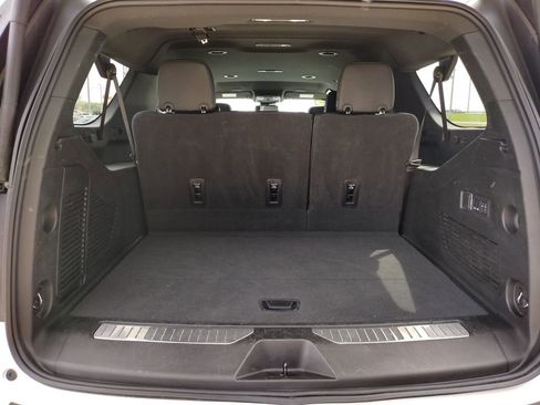 Used 2025 GMC Yukon XL Denali AWD/4WD image 10