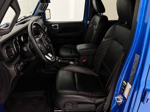 Used 2022 Jeep Gladiator Overland image 11