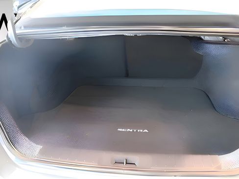 Used 2025 Nissan Sentra SR w/ SR Premium Package image 23