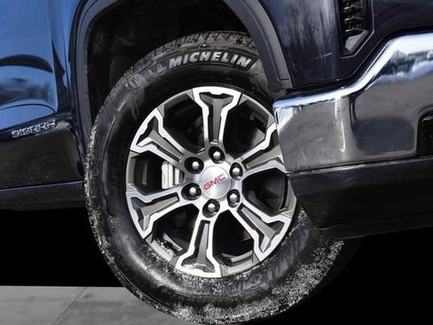 Used 2025 GMC Sierra 1500 SLT image 3