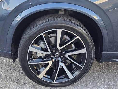 Used 2022 Volvo XC90 T6 Momentum w/ Climate Package image 12