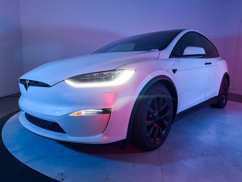 Used 2023 Tesla Model X AWD/4WD image 6