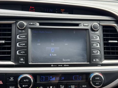 Used 2018 Toyota Highlander Limited AWD/4WD image 10