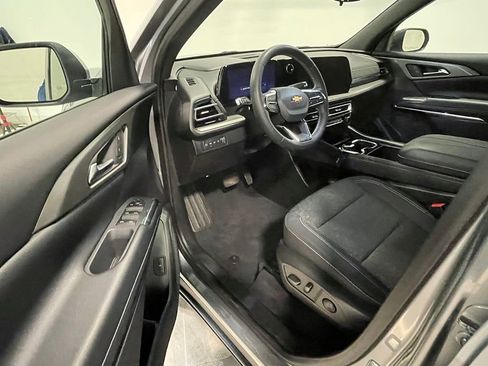 Used 2025 Chevrolet Traverse LT w/ LPO, Floor Liner Package AWD/4WD image 3