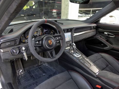 Certified 2018 Porsche 911 GT3 RWD image 4