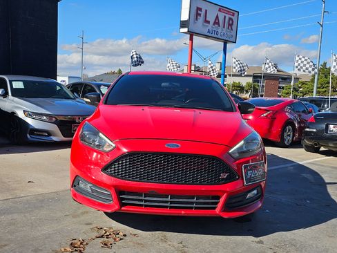 Used 2015 Ford Focus ST w/ Equipment Group 402A image 2