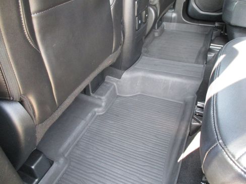 Used 2024 Ford Explorer XLT w/ Equipment Group 202A AWD/4WD image 45