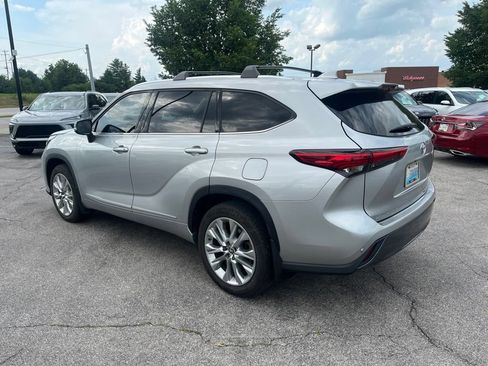 Used 2023 Toyota Highlander Limited AWD/4WD image 4