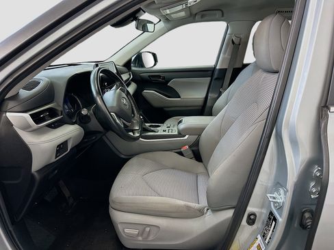 Used 2023 Toyota Highlander LE image 13