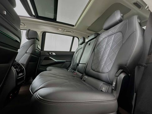 Used 2024 BMW X7 xDrive40i w/ Premium Package image 23