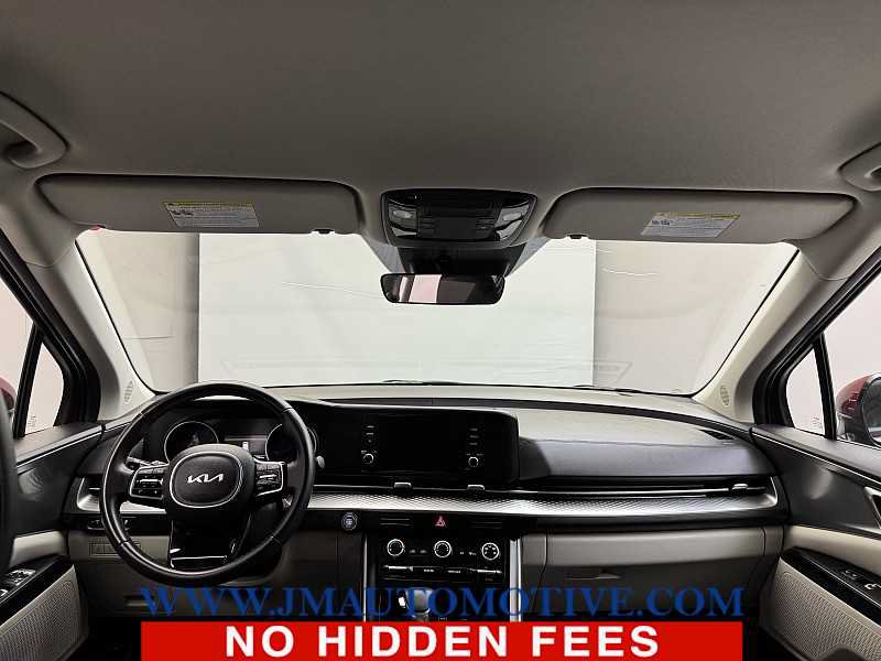 Used 2024 Kia Carnival LX FWD image 11