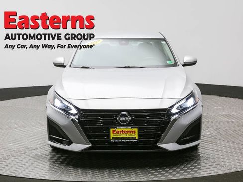 Used 2023 Nissan Altima 2.5 S image 2