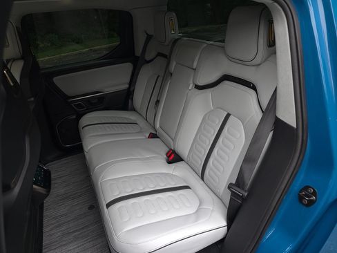 Used 2023 Rivian R1T Adventure AWD/4WD image 17