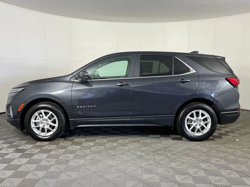 Used 2022 Chevrolet Equinox LT w/ Driver Convenience Package image 9