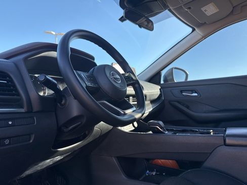 Certified 2023 Nissan Rogue SV image 24