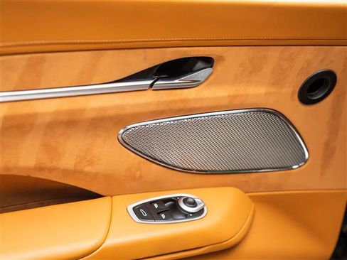 Used 2025 Aston Martin V8 Vantage Coupe image 24