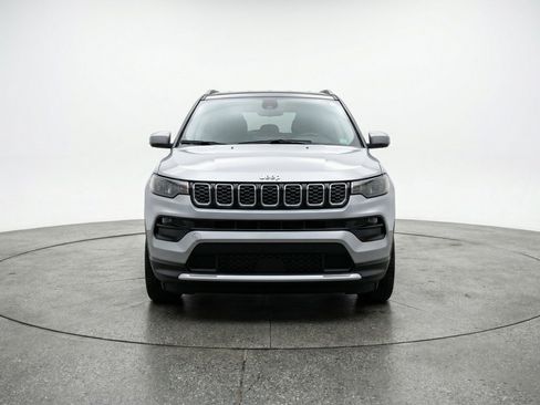 Used 2025 Jeep Compass Limited AWD/4WD image 2