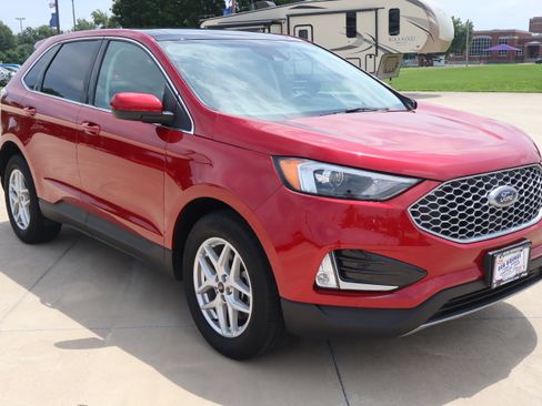 Used 2024 Ford Edge SEL w/ Convenience Package AWD/4WD image 4