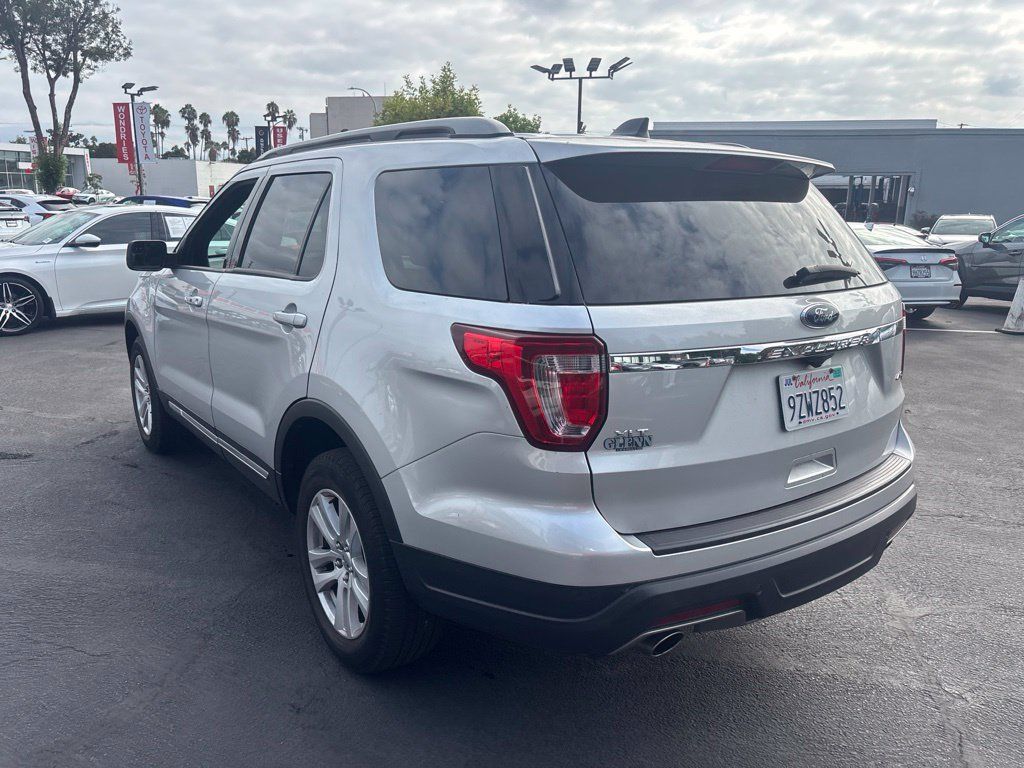 Used 2018 Ford Explorer XLT AWD/4WD image 6