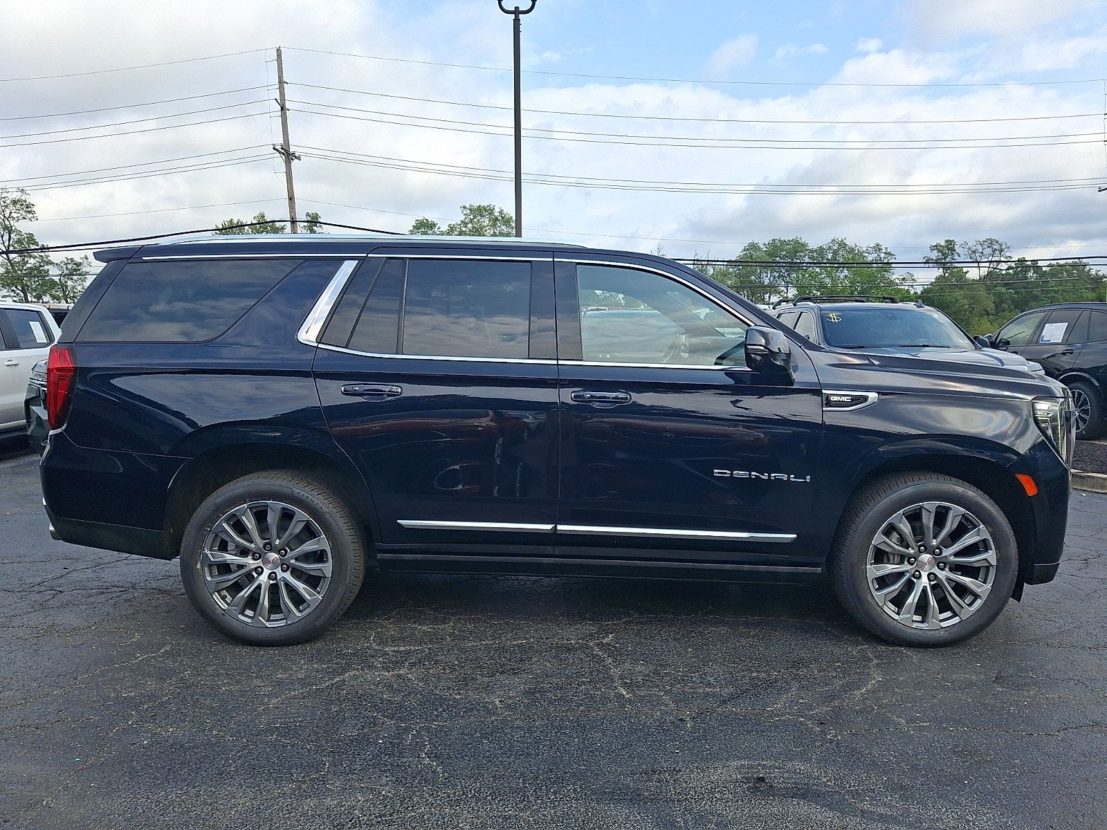 Used 2022 GMC Yukon Denali AWD/4WD image 7